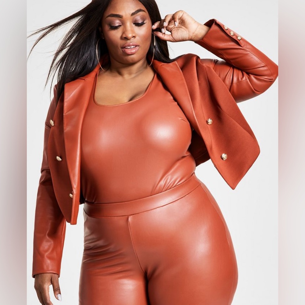 Pleather Set with bodysuit, leggings and jacket - Picture 3 of 10